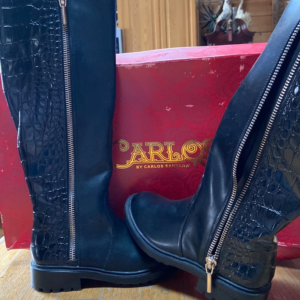 Black alligator leather boots ! Super cute! Knee high with zipper!